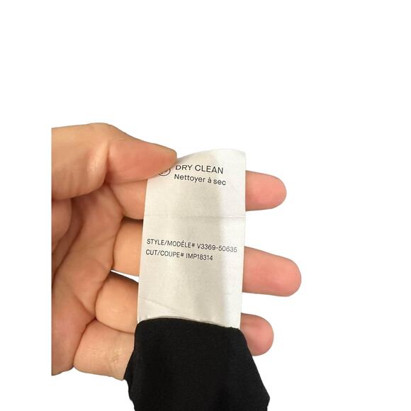 Vince Cap Sleeve‎ V-Neck Embroidered Shift Dress Black Pleated Front Size 0 - Picture 6 of 7